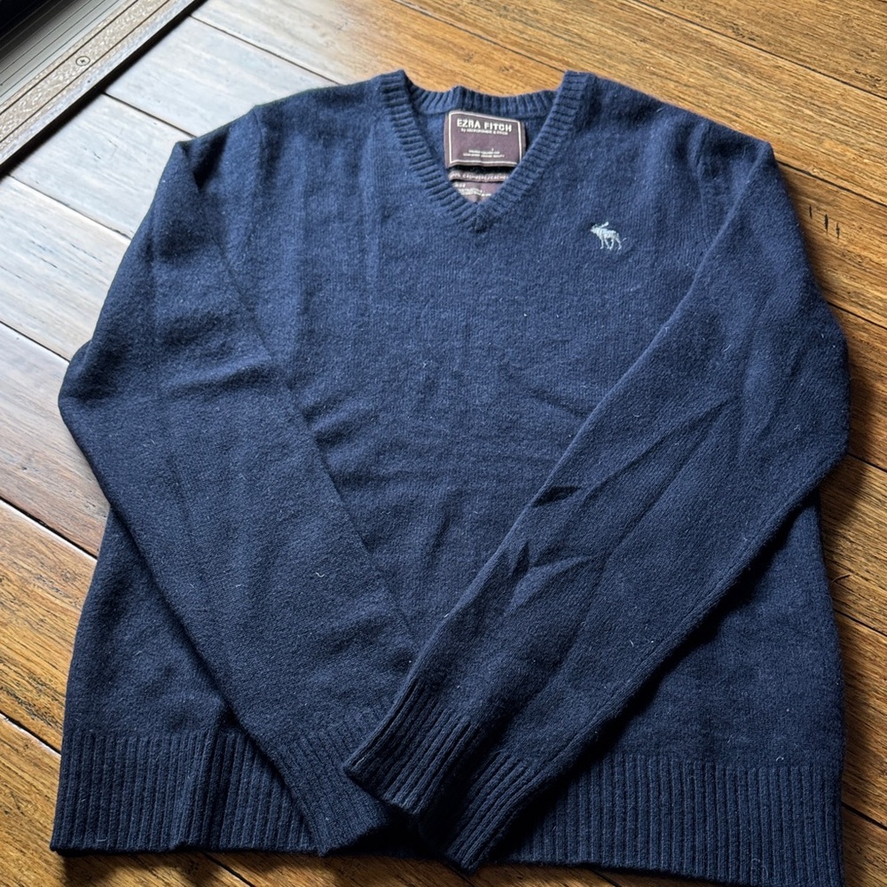 Abercrombie & Fitch Men's Navy V-Neck Sweater